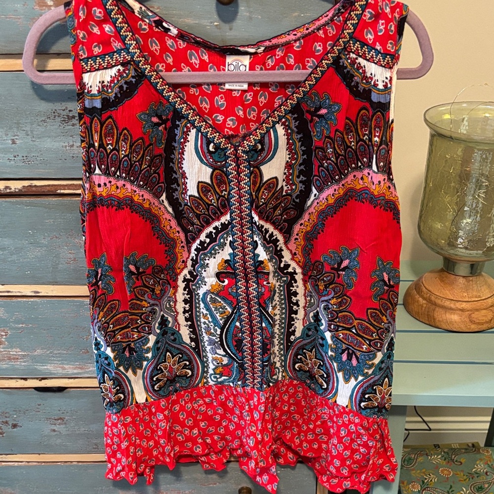 Bila Red Paisley V-Neck Sleeveless Top. Sz large
